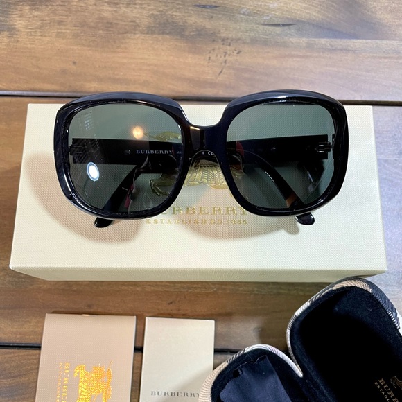 Burberry Sunglasses B 4051 - Picture 2 of 14